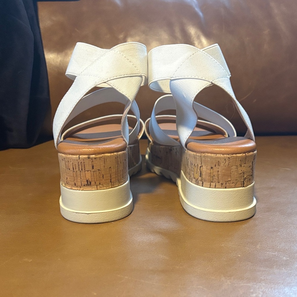 Ankle strap White Platform Sandals - Picture 4 of 4